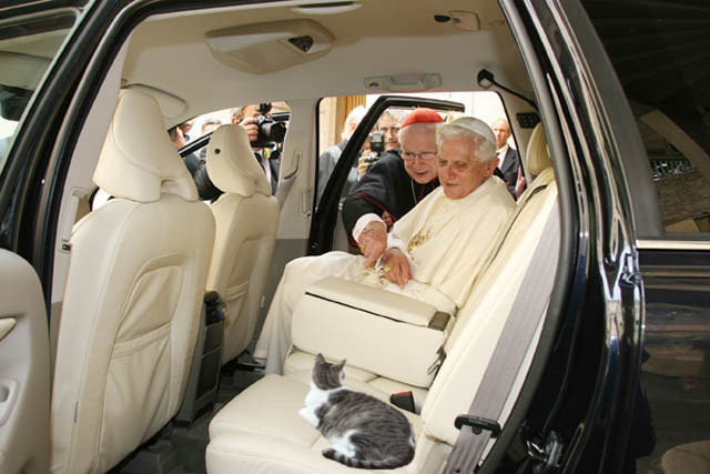 Pope Benedict in car