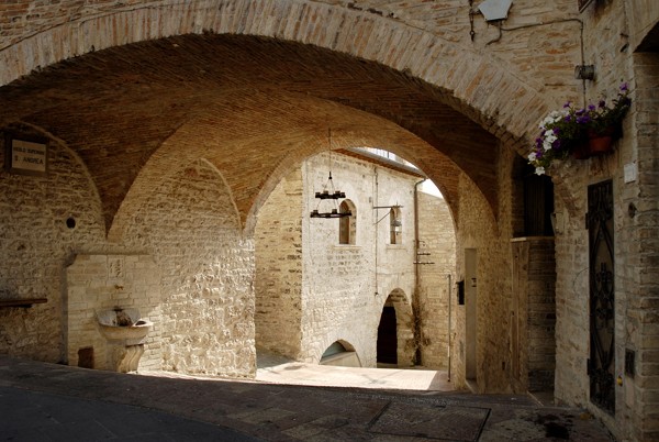 Assisi archway. photo by shippee