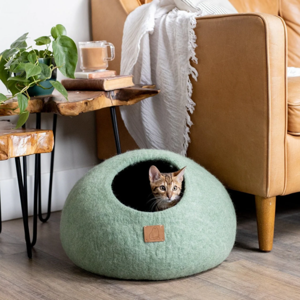 Eucalyptus Green Round Cave Cat Bed